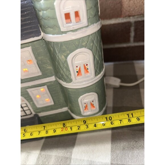 Vintage Yuletide Lakeside Mansion Lighted Christmas Village 1989 porcelain House - Picture 10 of 14